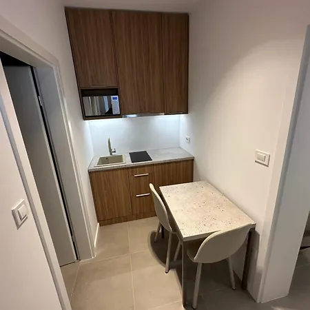 Apartment & Iris